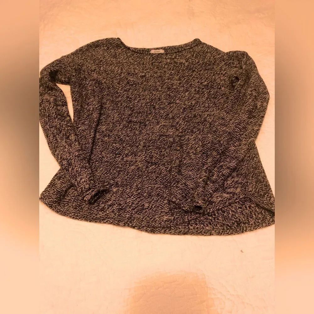 Old Navy black & white women's soft knit Sweater